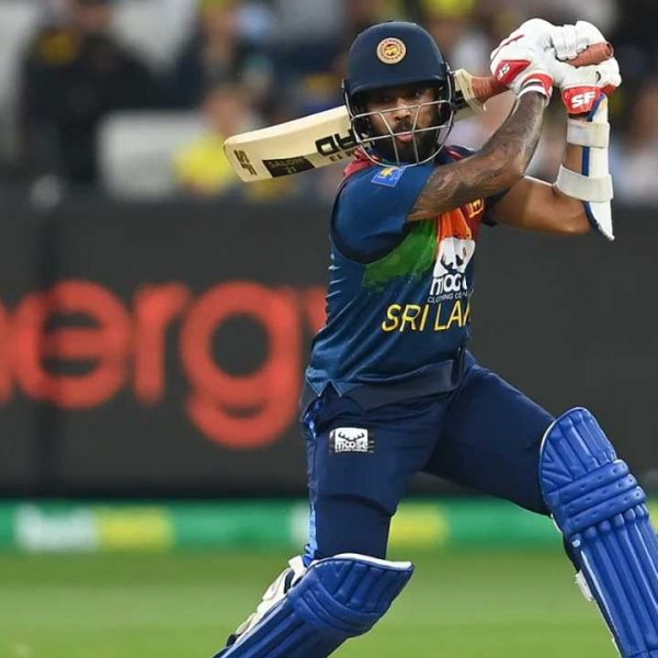 ලංකා කණ්ඩායම පළමු දින ලකුණු 302 ක් රැස් කරයි.