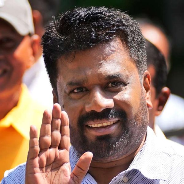 රට හදන ගමන් අපිත් හැදෙමු.