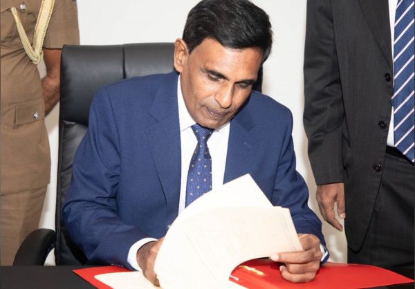 පාර්ලිමෙින්තු කටයුතු හා මහජන ආරක්ෂක. ඇමති ආනන්ද විජේපාල.මහාතා